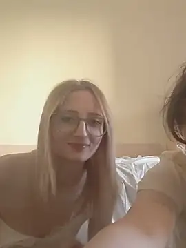 LauraundSteve  online show from 05-16-26, 06:28