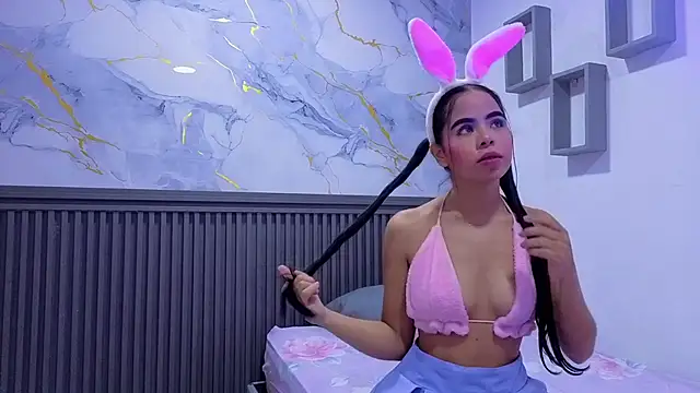 emiliana duque online show from 05-17-26, 09:33