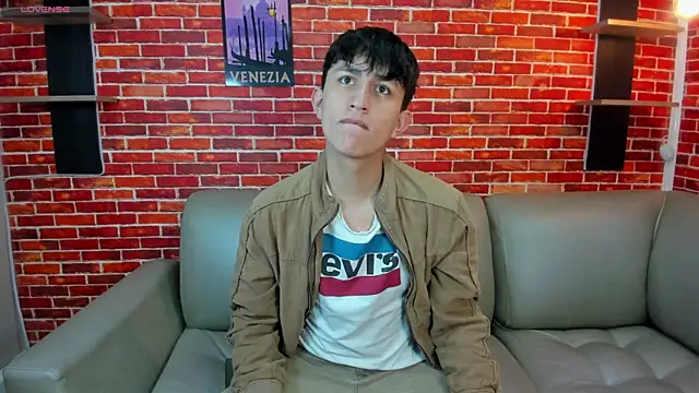 Hoot boyss  online show from 05-18-26, 07:20