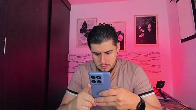 Snapshot of Ryan_evannss_ chatting on 05-22-26, 01:06 Ryan evannss online show from 05-22-26, 01:06