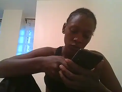 chocolatepetite online show from 05-19-26, 03:29