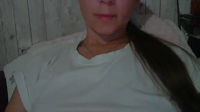 Snapshot of Bella--White chatting on 05-28-26, 05:21 Bella--White online show from 05-28-26, 05:21