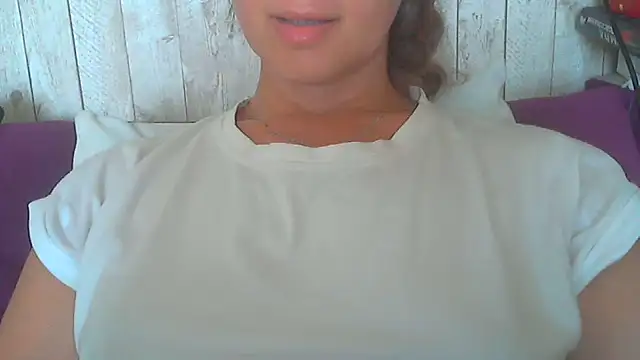 Snapshot of Bella--White chatting on 06-09-26, 08:04 Bella--White online show from 06-09-26, 08:04