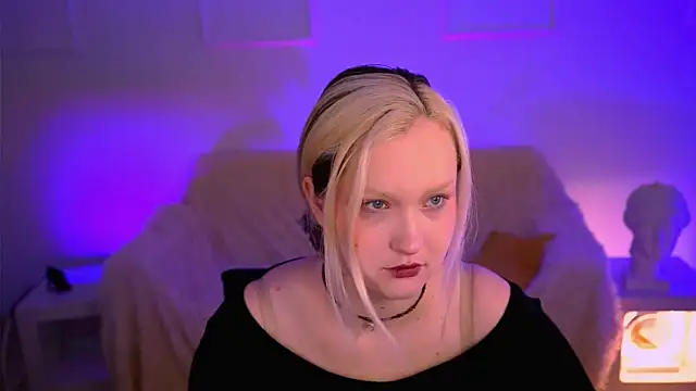 ViolettWoods online show from 06-17-26, 06:27
