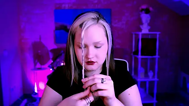 ViolettWoods online show from 06-29-26, 06:30
