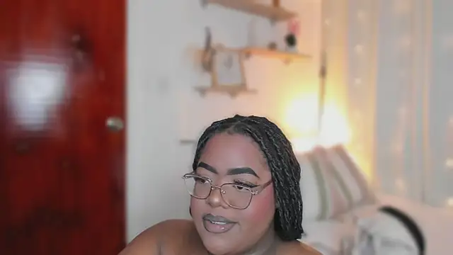 Snapshot of Ayanaa_Ebony_ chatting on 05-19-26, 11:27 Ayanaa Ebony online show from 05-19-26, 11:27