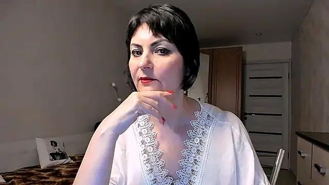 Snapshot of Helen_Beller chatting on 05-20-26, 06:14 Helen Beller online show from 05-20-26, 06:14