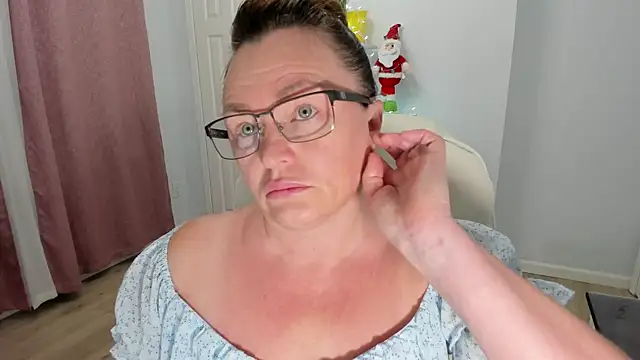 Snapshot of Vika73 chatting on 12-04-24, 12:25 Vika73 online show from 12-04-24, 12:25