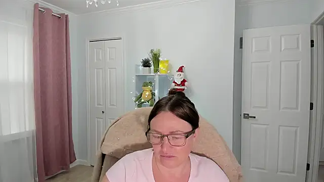 Snapshot of Vika73 chatting on 12-10-24, 03:44 Vika73 online show from 12-10-24, 03:44