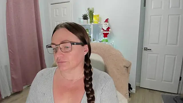 Snapshot of Vika73 chatting on 12-13-24, 09:41 Vika73 online show from 12-13-24, 09:41