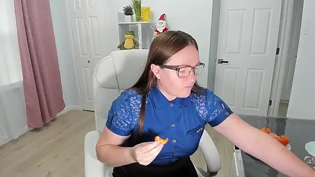 Snapshot of Vika73 chatting on 12-16-24, 03:00 Vika73 online show from 12-16-24, 03:00