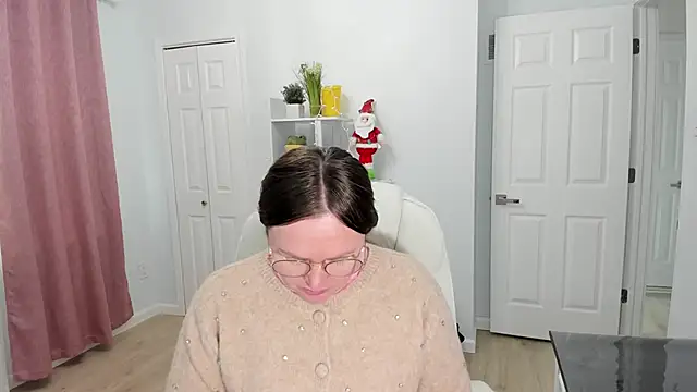 Snapshot of Vika73 chatting on 12-17-24, 04:11 Vika73 online show from 12-17-24, 04:11