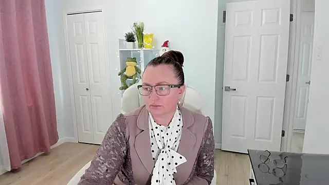 Snapshot of Vika73 chatting on 12-18-24, 04:17 Vika73 online show from 12-18-24, 04:17