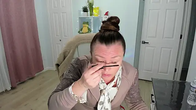 Snapshot of Vika73 chatting on 12-21-24, 12:38 Vika73 online show from 12-21-24, 12:38