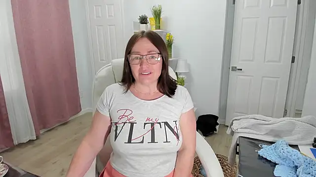 Snapshot of Vika73 chatting on 02-08-25, 02:38 Vika73 online show from 02-08-25, 02:38