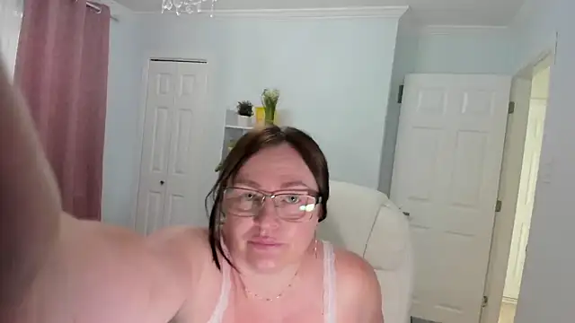 Snapshot of Vika73 chatting on 02-14-25, 09:21 Vika73 online show from 02-14-25, 09:21