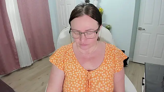 Snapshot of Vika73 chatting on 02-22-25, 08:53 Vika73 online show from 02-22-25, 08:53