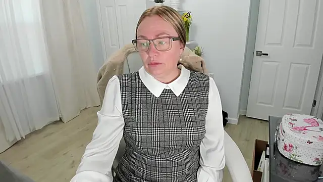 Snapshot of Vika73 chatting on 03-21-25, 12:28 Vika73 online show from 03-21-25, 12:28