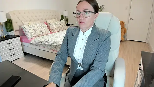 Snapshot of Vika73 chatting on 10-17-25, 12:30 Vika73 online show from 10-17-25, 12:30