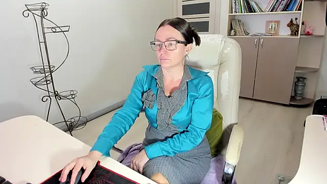 Snapshot of Vika73 chatting on 11-09-25, 10:13 Vika73 online show from 11-09-25, 10:13