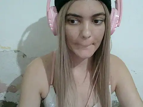 Snapshot of Angel_Ristoww chatting on 05-20-26, 01:34 Angel Ristoww online show from 05-20-26, 01:34