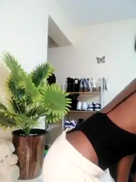 Snapshot of _Luxurydoll chatting on 06-01-26, 08:43 Luxurydoll online show from 06-01-26, 08:43