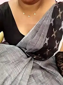 Snapshot of Tamil_Hot_Kulfi chatting on 05-22-26, 04:41 Tamil Hot Kulfi online show from 05-22-26, 04:41
