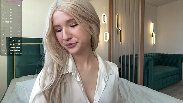 Snapshot of VikkiiSecret chatting on 07-29-26, 03:43 VikkiiSecret online show from 07-29-26, 03:43