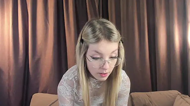 NovaOliphant online show from 05-31-26, 09:49