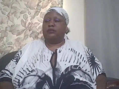 Snapshot of fat_ebonyqueen chatting on 07-09-26, 06:06 fat ebonyqueen online show from 07-09-26, 06:06