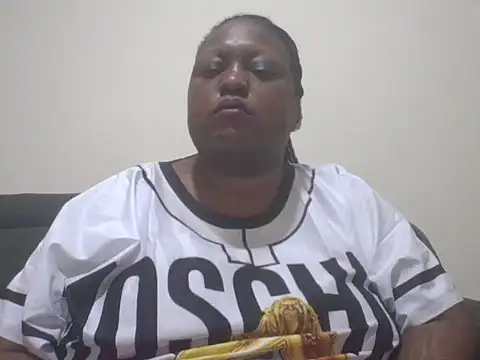 Snapshot of fat_ebonyqueen chatting on 07-18-26, 09:18 fat ebonyqueen online show from 07-18-26, 09:18