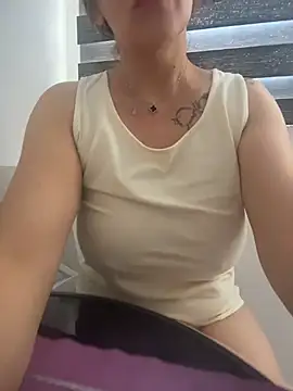Hot-Milf4U online show from 07-16-26, 05:35