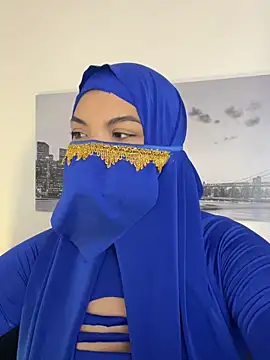 Amira 002 online show from 05-20-26, 01:17