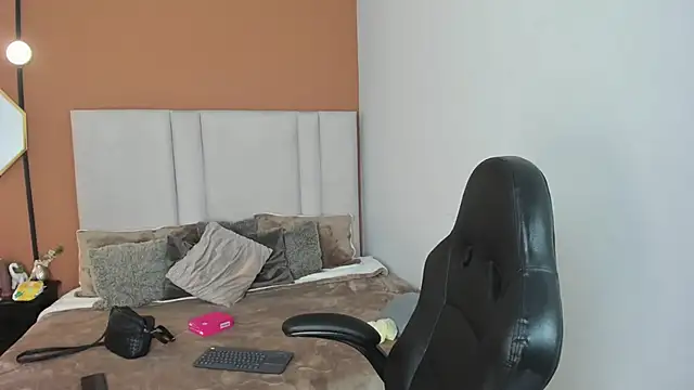 Mia boobs24 online show from 06-12-26, 12:04