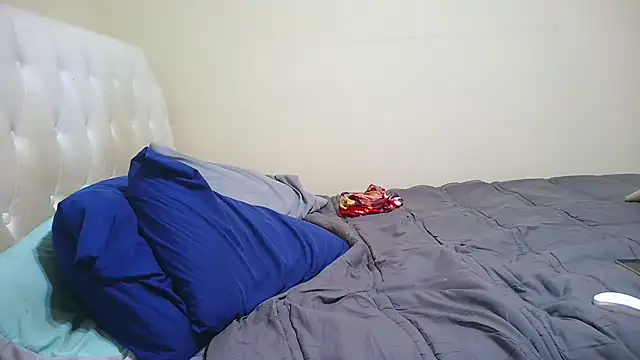 Prettylondond online show from 07-23-26, 03:04