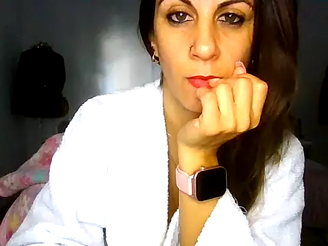 lujancita8 online show from 05-21-26, 12:01