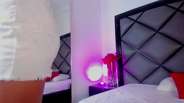 IsabellaVillalobos online show from 06-10-26, 01:54