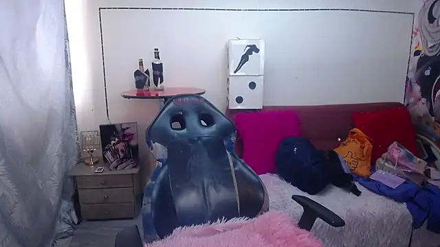 Lucia evans22 online show from 07-25-26, 08:28