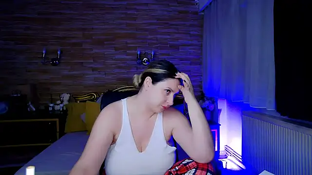 Snapshot of MiraHaze chatting on 02-16-25, 09:27 MiraHaze online show from 02-16-25, 09:27