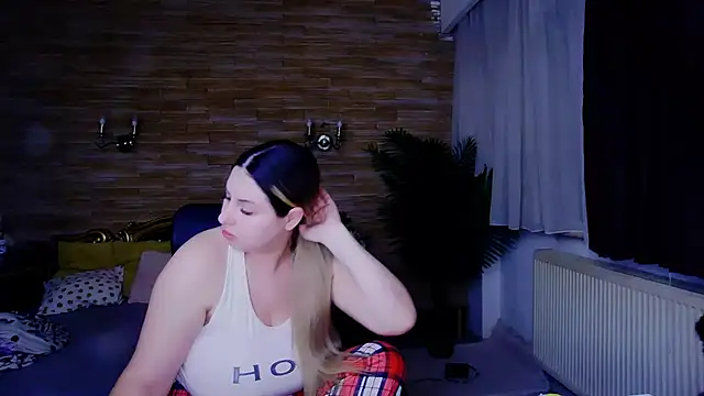 Snapshot of MiraHaze chatting on 03-04-25, 02:49 MiraHaze online show from 03-04-25, 02:49