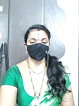 Snapshot of Leela_555 chatting on 05-29-26, 02:04 Leela 555 online show from 05-29-26, 02:04