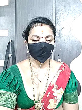 Snapshot of Leela_555 chatting on 06-01-26, 02:24 Leela 555 online show from 06-01-26, 02:24