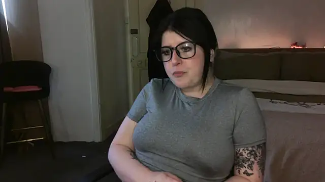 LucyLou31 online show from 07-04-26, 02:56