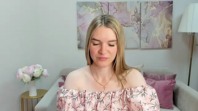 RoxyReignn online show from 07-08-26, 10:03