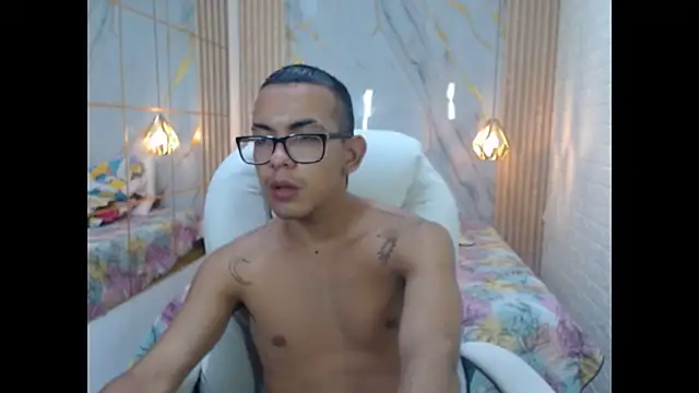 maximiliano hotdevil online show from 05-26-26, 02:18