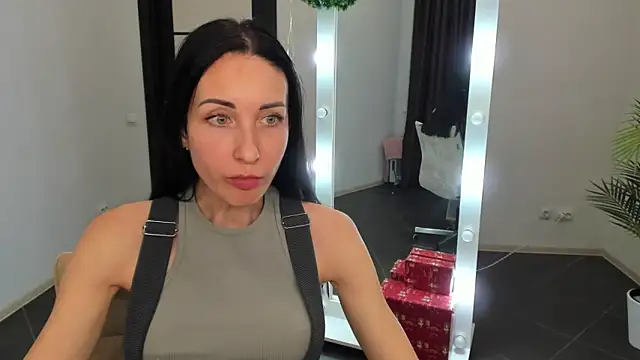 Snapshot of BouncySweety chatting on 12-14-24, 06:52 BouncySweety online show from 12-14-24, 06:52