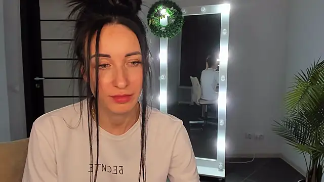 Snapshot of BouncySweety chatting on 12-20-24, 07:39 BouncySweety online show from 12-20-24, 07:39