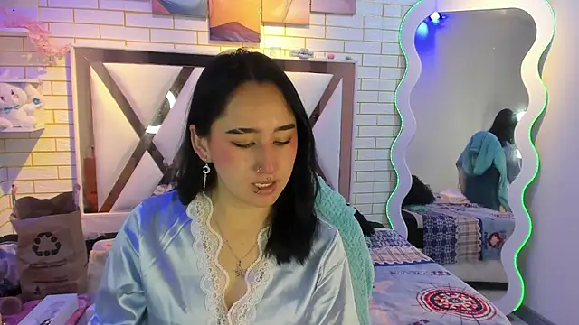 Lua bloom  online show from 07-05-26, 03:45