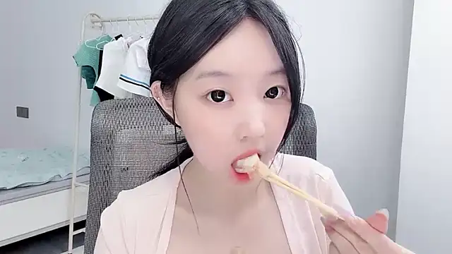 Yoyo33355 online show from 07-19-26, 03:43
