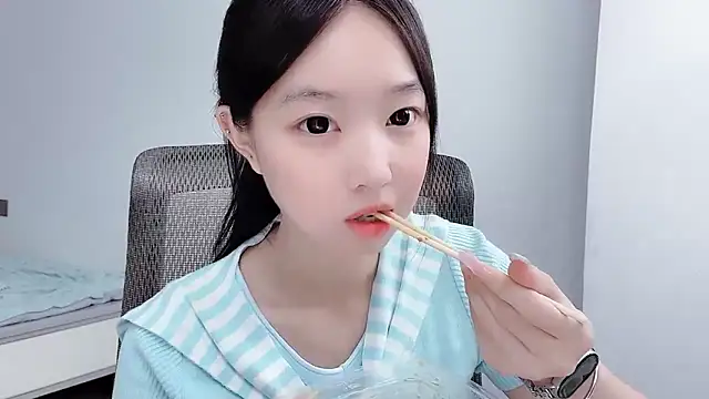 Yoyo33355 online show from 07-27-26, 03:57